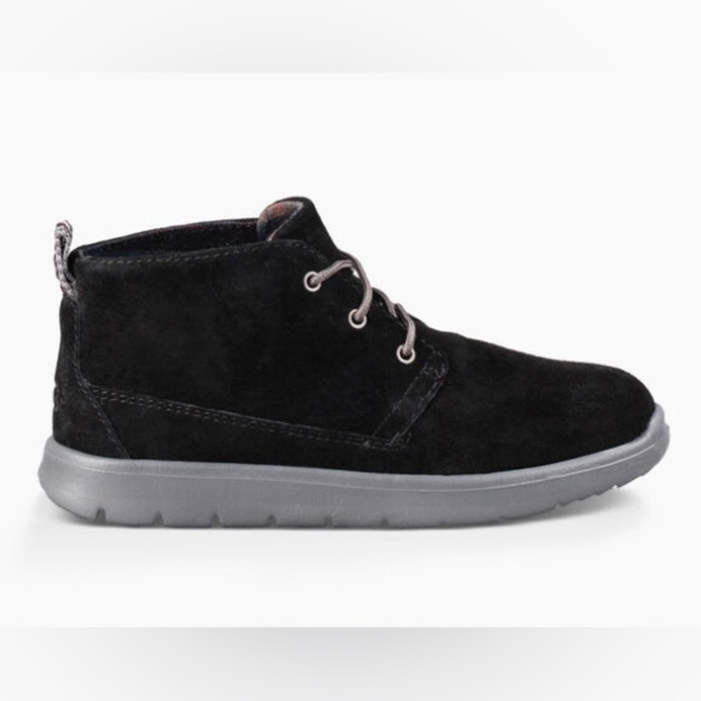 UGG BLACK Suede Canoe Youth Kids Size 2
